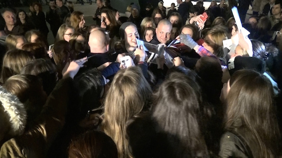 OJOJ! Podpisoval je avtograme v imenu pevca skupine OneRepublic!