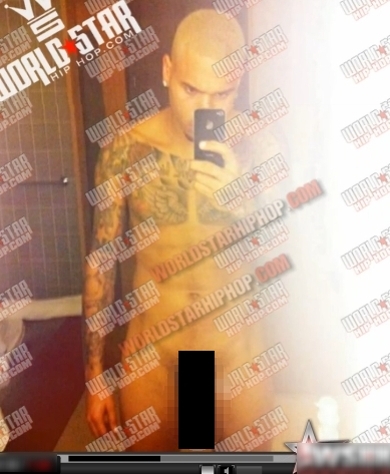 HOT! Chris Brown na golih fotografijah: Ima velikega korenjaka!