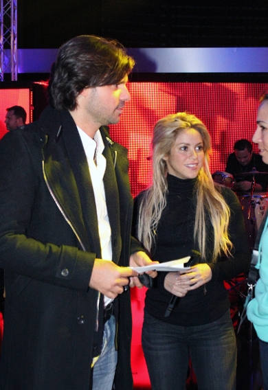 UJETA Shakira brez ličil in z mastnimi lasmi