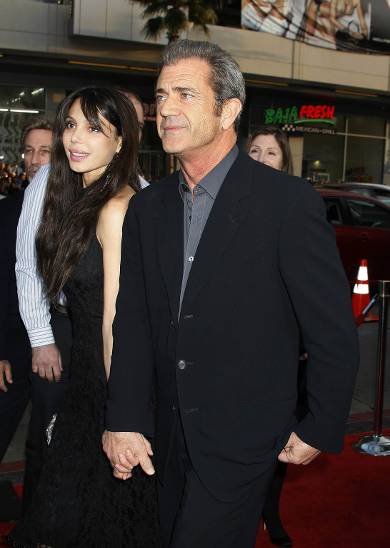 ŠOK Mel Gibson premlatil mati svojega osmega otroka?!