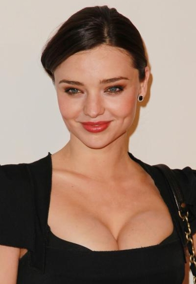 HOT! Miranda Kerr moške razvnela s sočnimi joškicami