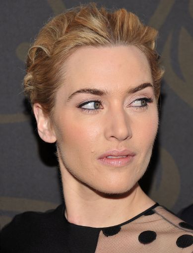 FOTO Kate Winslet na preprogo z zelo opaznimi brki
