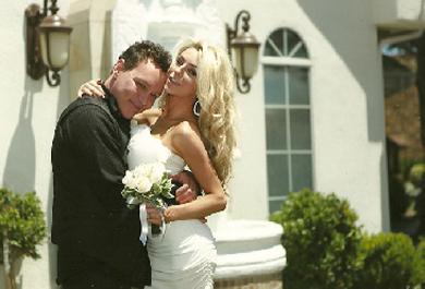 51-letni Doug Anthony Hutchison poročil komaj 16-letno Courtney