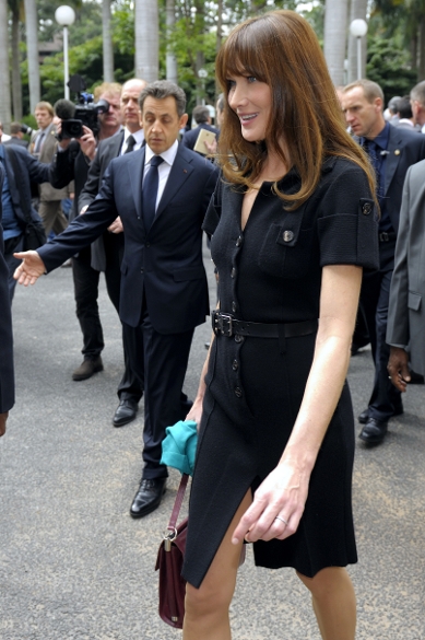 HOT! Carla Bruni pokazala fantastične noge