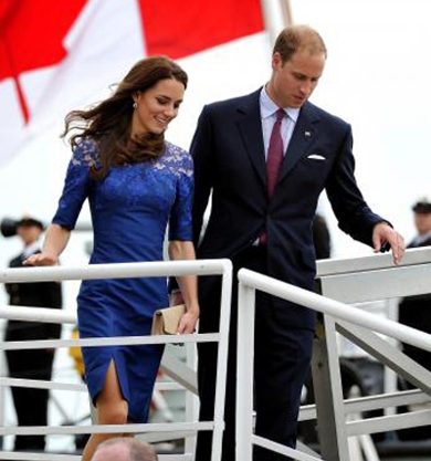 FOTO Vroča bejba Kate Middleton sijala v modri toaleti