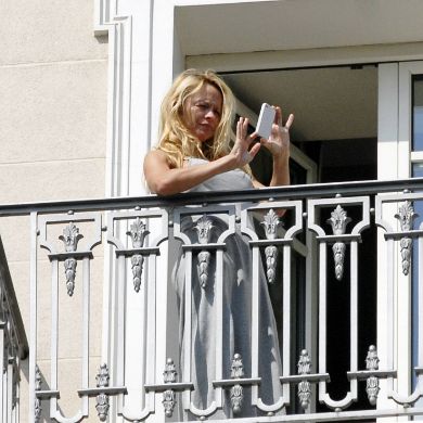 FOTO Postarana Pamela Anderson: Nenaličena je popolnoma neprepoznavna!