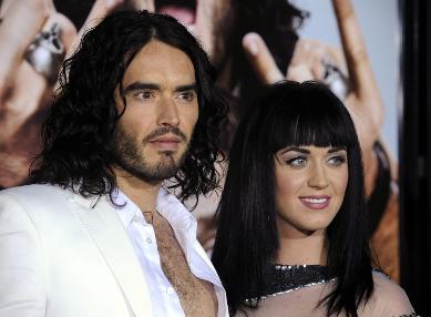 Russell Brand aretiran, ker je branil Katyino mednožje