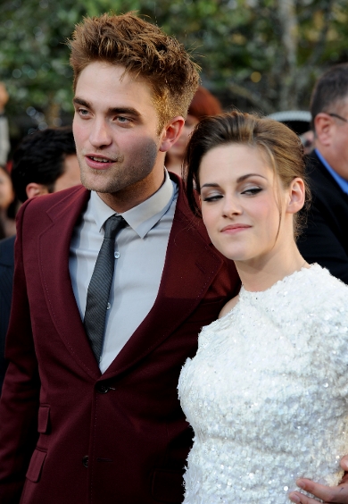 OPA! Robert Pattinson in Kristen Stewart sta seksala kar 12 ur skupaj!