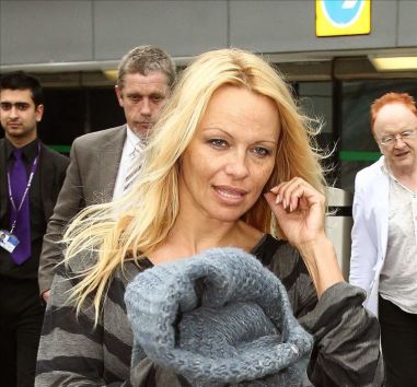 Pamela Anderson: Mastno plačana za nastop v indijskemu Big Brotherju