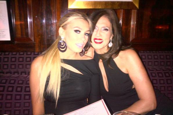 Slavica Ecclestone ob hčerki Petri izgleda kot njena seksi sestra