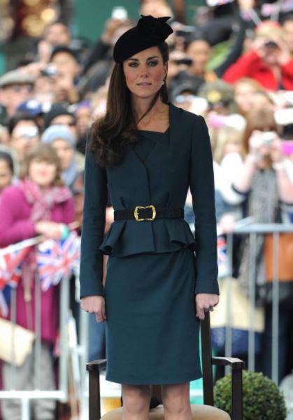 Ojoj! Vedno bolj ravna: Kam so izginile obline Kate Middleton?!