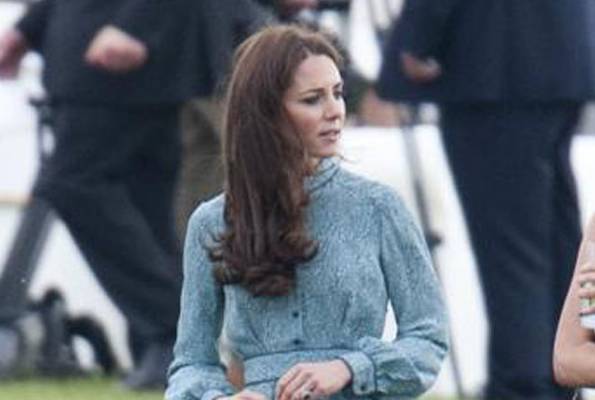 Kate Middleton nevarno podhranjena, princ William v skrbeh za ženo