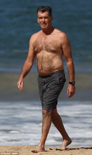 Foto: Pierce Brosnan od postavnega do vampastega Jamesa Bonda