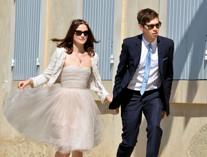 FOTO Keira Knightley se je poročila v vaškem intimnem obredu