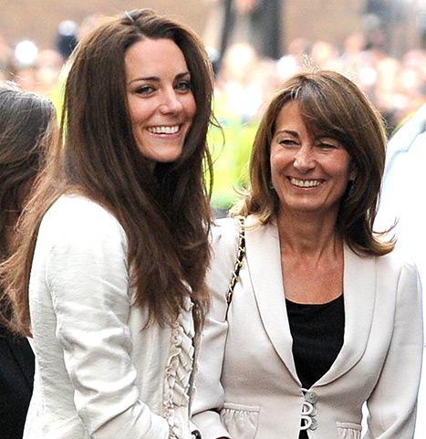 Kate Middleton: Njeno življenje skrbno nadzoruje tudi njena mama