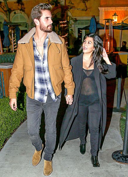 Foto! Kourtney Kardashian nehote pokazala poporodno postavo!