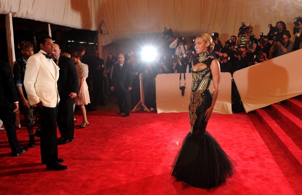VIDEO Vzvišena Beyonce ignorirala fotografe