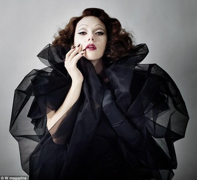NEPREPOZNAVNA Scarlett Johansson: Niti mama je ne bi spoznala!
