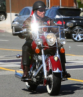 Arnold Schwarzenegger: Po ločitvi uživa v divji vožnji z motorjem