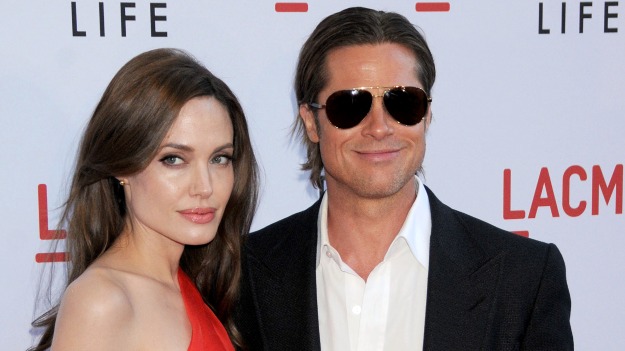 BIZARNO Angelina in Brad otrokom razlagata, kdaj gresta seksati!