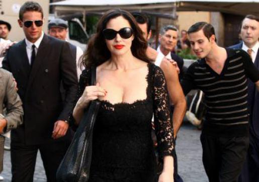 FOTO Božanska Monica Belluci vas očara z bujnim dekoltejem
