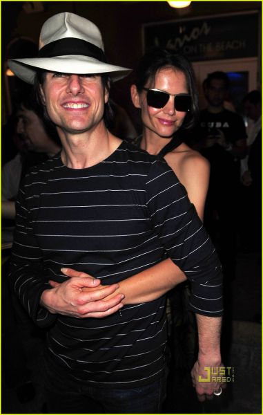 FOTO Tom Cruise in Katie Holmes si javno izkazujeta ljubezen