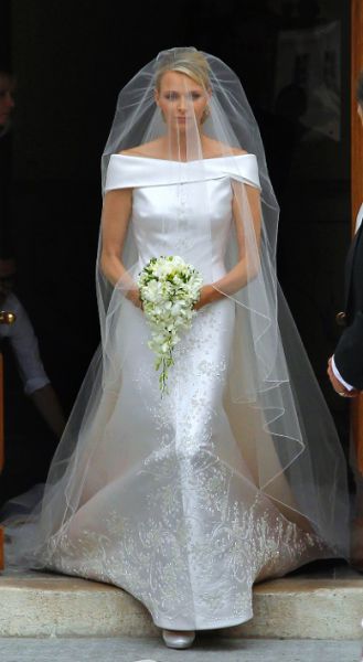 Poročna obleka nove monaške princese zasenčila Kate Middleton
