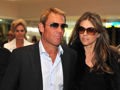 BIZARNO Elizabeth Hurley: Njen novi moški nosi ličila