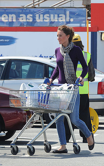 FOTO Kate Middleton: Ljubka tudi med nakupovanjem hrane
