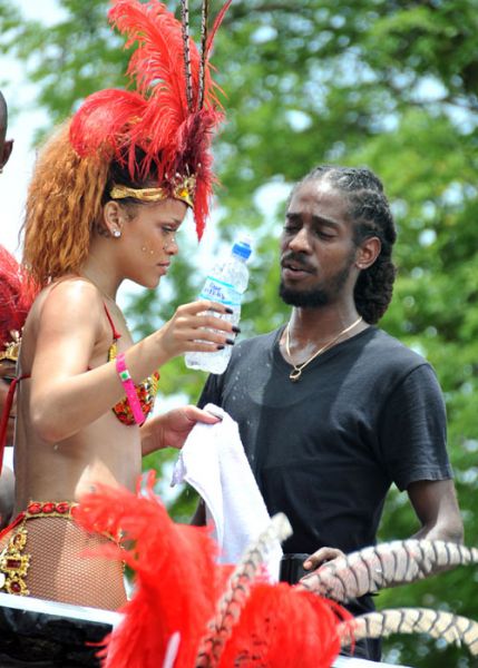 Rihanna: Ponovno v zvezi s svojim prvim fantom!