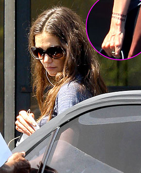 Katie Holmes pokazala nenavadno tetovažo na zapestju