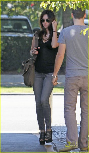 Neprepoznavna Megan Fox hitela po Beverly Hillsu
