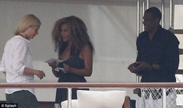 Ujeta! Noseča Beyonce uživa na razkošni jahti