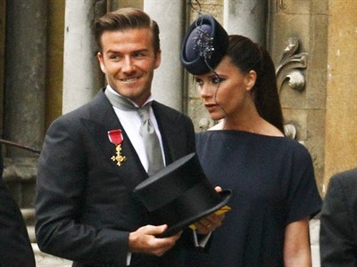 David Beckham se striže kar sam!