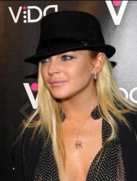 Propadla Lindsay Lohan se preživlja z intervjuji