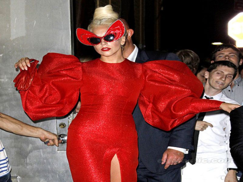 UPS! Lady Gaga pozabila hlačke in pokazala venerin griček