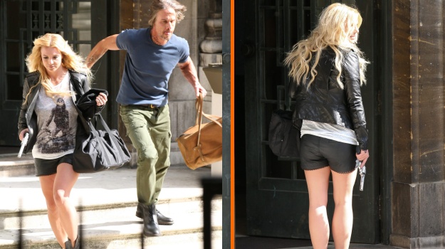 Foto: Britney Spears sredi Londona ujeta s pištolo