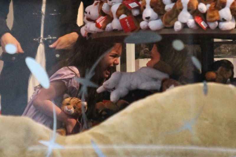 Razvajena Suri: Katie Holmes v trgovini izsiljevala s histeričnim jokom