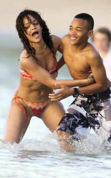 Rihanna v bikinkah uživala s prijatelji
