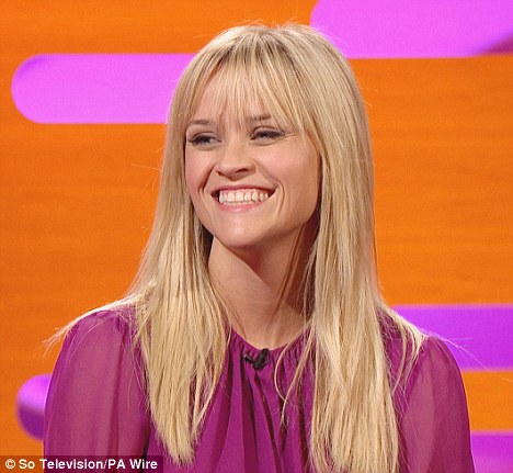 Reese Witherspoon z novo frizuro prekrila brazgotino na čelu