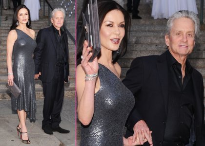 VAU! Catherine Zeta Jones: V seksi obleki pokazala vročo postavo