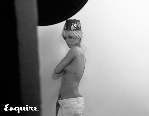 Hot! Rihanna se je zopet razgalila