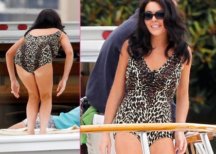 Jo prepoznate? Temnolasa Lindsay Lohan v leopardjih kopalkah