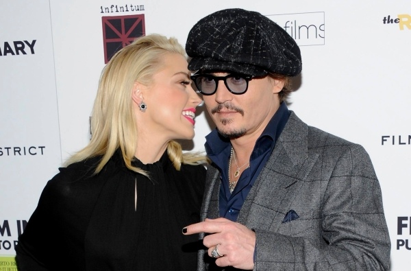 Opa! Johnny Depp v zvezi s seksi biseksualko?