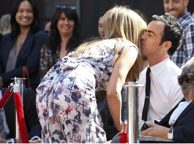 Kdo bi si mislil, kaj Jennifer Aniston počne s fantom?