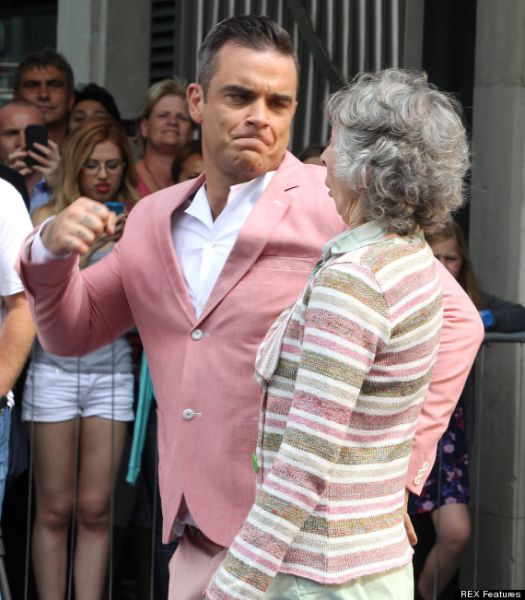 ŠOK Robbie Williams: V središču Londona ga je zajel ogenj