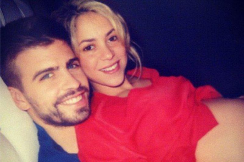 Shakira pokazala razgaljen nosečniški trebušček