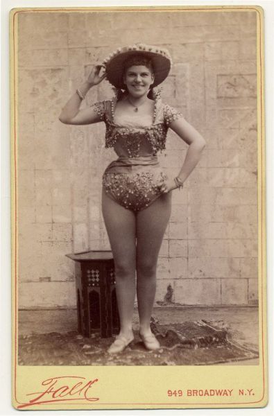 HOT Vroče lepotice: Playboy koledar iz leta 1890!