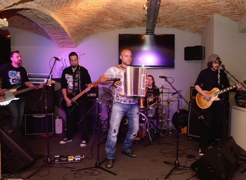 FOTO Guinnessov harmonikaš Zoran Zorko se je pomešal med Legalo Kriminalo