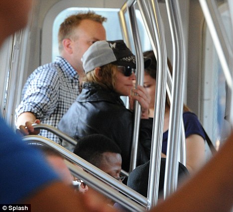 FOTO Madonna se pod krinko vozi s podzemno
